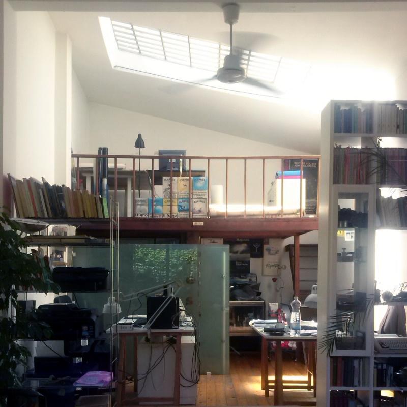 studio.jpg (10926 byte)